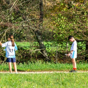 Après leur course, il restait encore des jambes à certains pour tester la course d'orientation