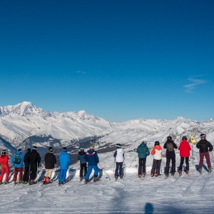 Le groupe initiés/confirmés au sommet de « Roche de Mio », face au Mont-Blanc