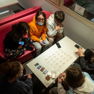 Activités de loisirs en soirée : jeux de carte divers