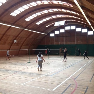 La reprise des activités en salle. Strict respect du protocole sanitaire facilité par le faible effectif d'élèves présents