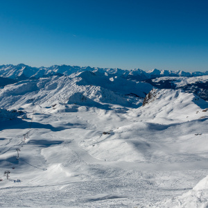 Le centre du domaine skiable vu depuis « Roche de Mio »