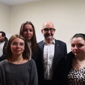 Lorine, Emmie, M. Cubertafon (député de la circonscription), Alwenna