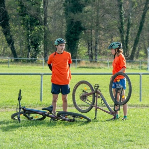 Le guidage et la sécurité sur le parcours sont assurés par des élèves de l'option EPS à VTT