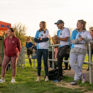 Des enseignants et AED de Lanouaille, premiers supporters des médaillés, après avoir participé à l'encadrement aux ateliers et sur le parcours